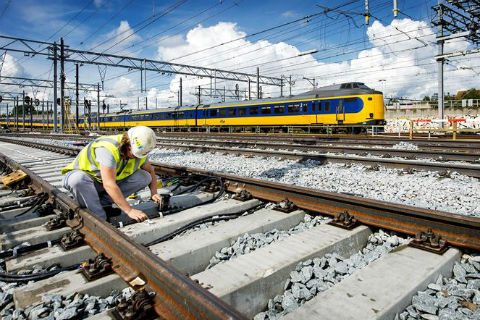 Werkzaamheden, spoor, Utrecht Centraal, baanwerker, NS-trein