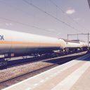 Een goederentrein met gevaarlijke stoffen op station Tilburg Centraal