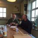 Directeur Pier Eringa van ProRail op bezoek bij de boer in Winsum, foto: ProRail