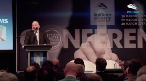 Dagvoorzitter Simon Fletcher van het UIC tijdens het congres van RailTech Europe 2017