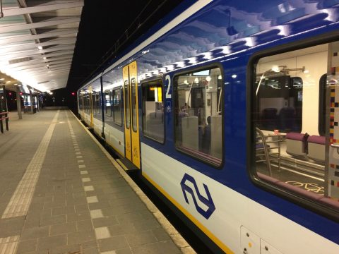 Een Flirt-trein van NS op station Boxtel