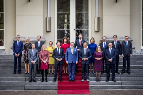 De bordesfoto van het kabinet Rutte III, foto: Rijksoverheid / Valerie Kuypers