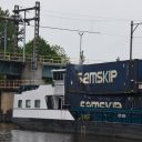 Containerschip ramt spoorbrug, treinverkeer gestremd, Gouwekanaal in Gouda. Bron: AS Media