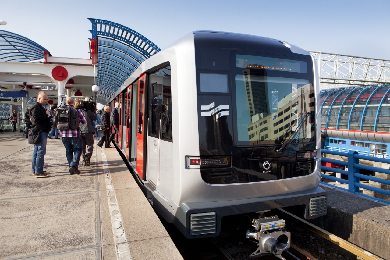 Onderzoekers: ‘Gebruik energie van de metro om bussen op te laden’