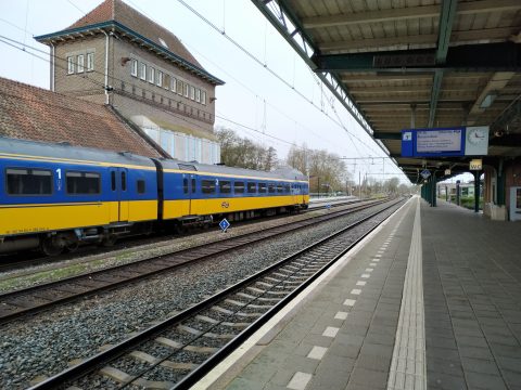 Een NS-trein op station Deventer