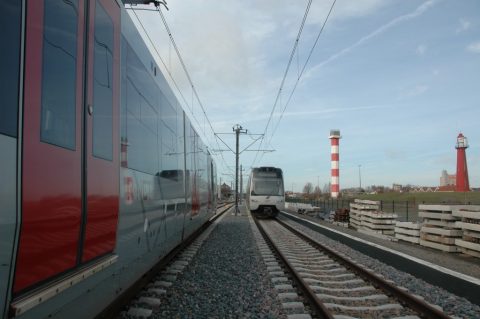 Testritten met meerdere metro's op de Hoekse Lijn, bron Metropoolregio Rotterdam Den Haag