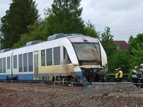 Een passagierstrein en een vrachtwagen zijn met elkaar in botsing gekomen in het Duitse Tübingen, bron: Hollandse Hoogte