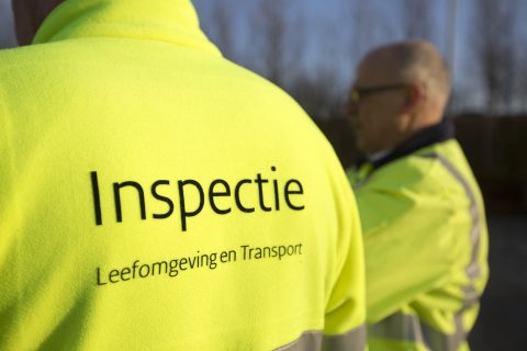 Een inspecteur van de Inspectie Leefomgeving en Transport, bron: ILT
