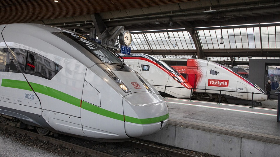 ICE-4-Giruno-en-TGV-Euroduplex-treinen
