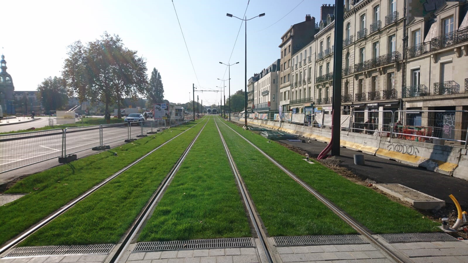 Een grasbaan met een Solo-bloc in Nantes