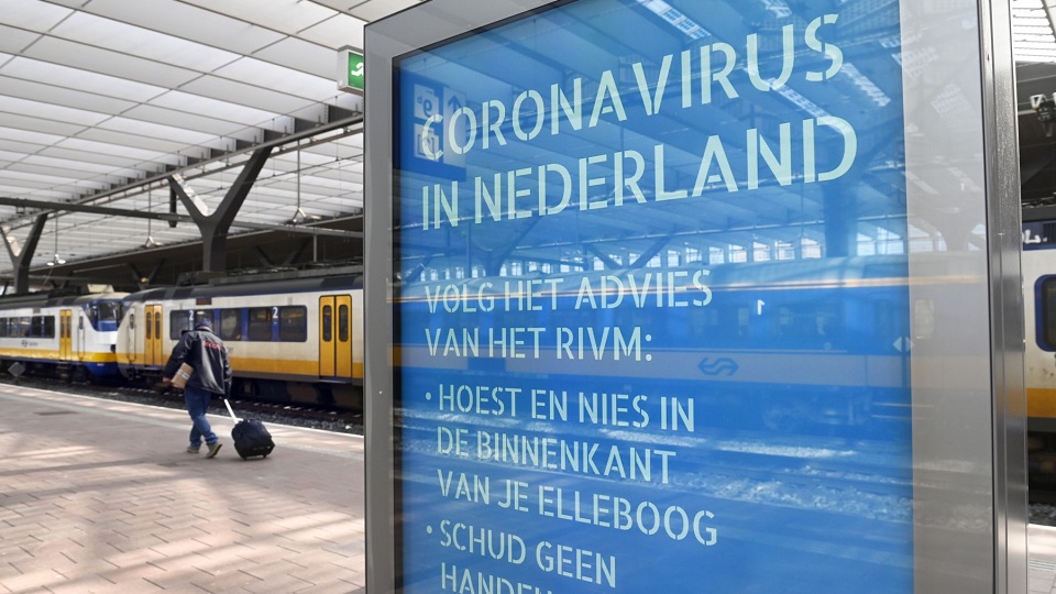 Covid-19-poster-Rotterdam-Centraal-station
