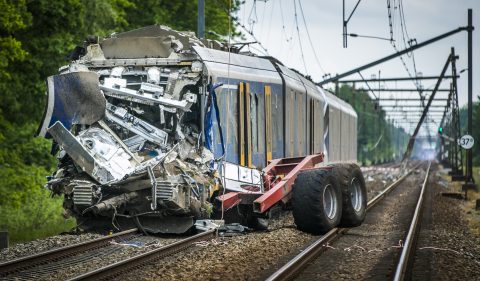 Een NS-trein botste op een trekker in Hooghalen, foto: ANP