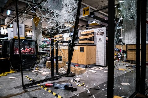 Schade in een supermarkt op Centraal Station Eindhoven, foto: ANP