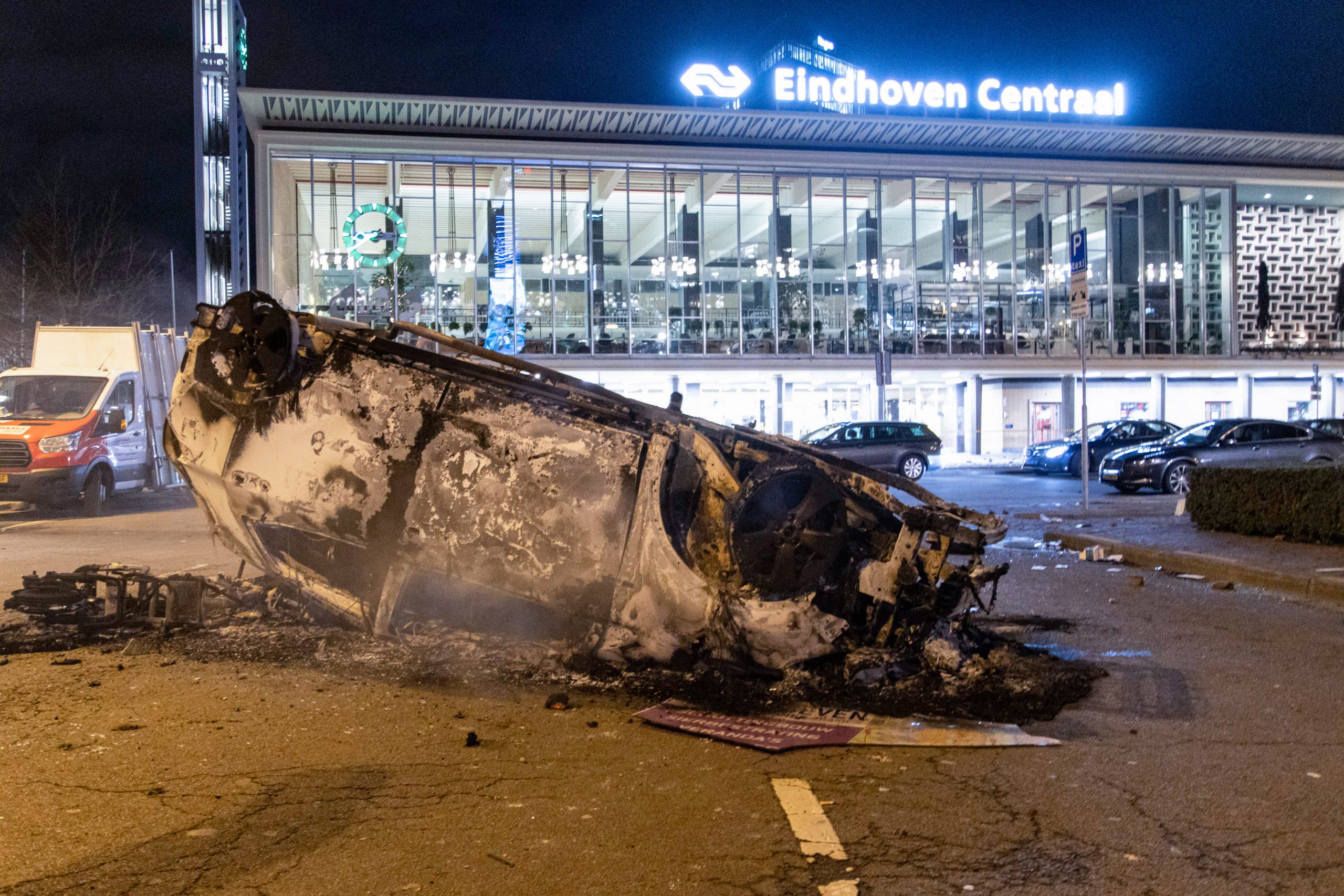 Rellen bij Centraal Station Eindhoven, foto: ANP