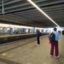 Reizigers op station Utrecht Centraal tijdens de coronapandemie
