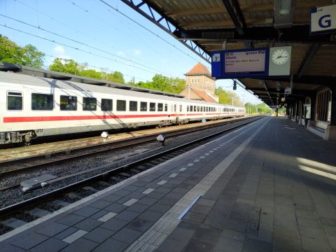 Een trein van Deutsche Bahn met de bestemming Berlijn op station Deventer