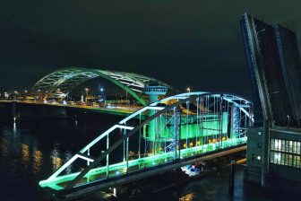 Suurhoffbrug transport door Rotterdam, bron: Rijkswaterstaat