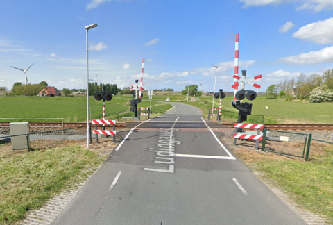 Bewaakte spoorwegovergang Ludingaweg in Harlingen, bron: Google Maps