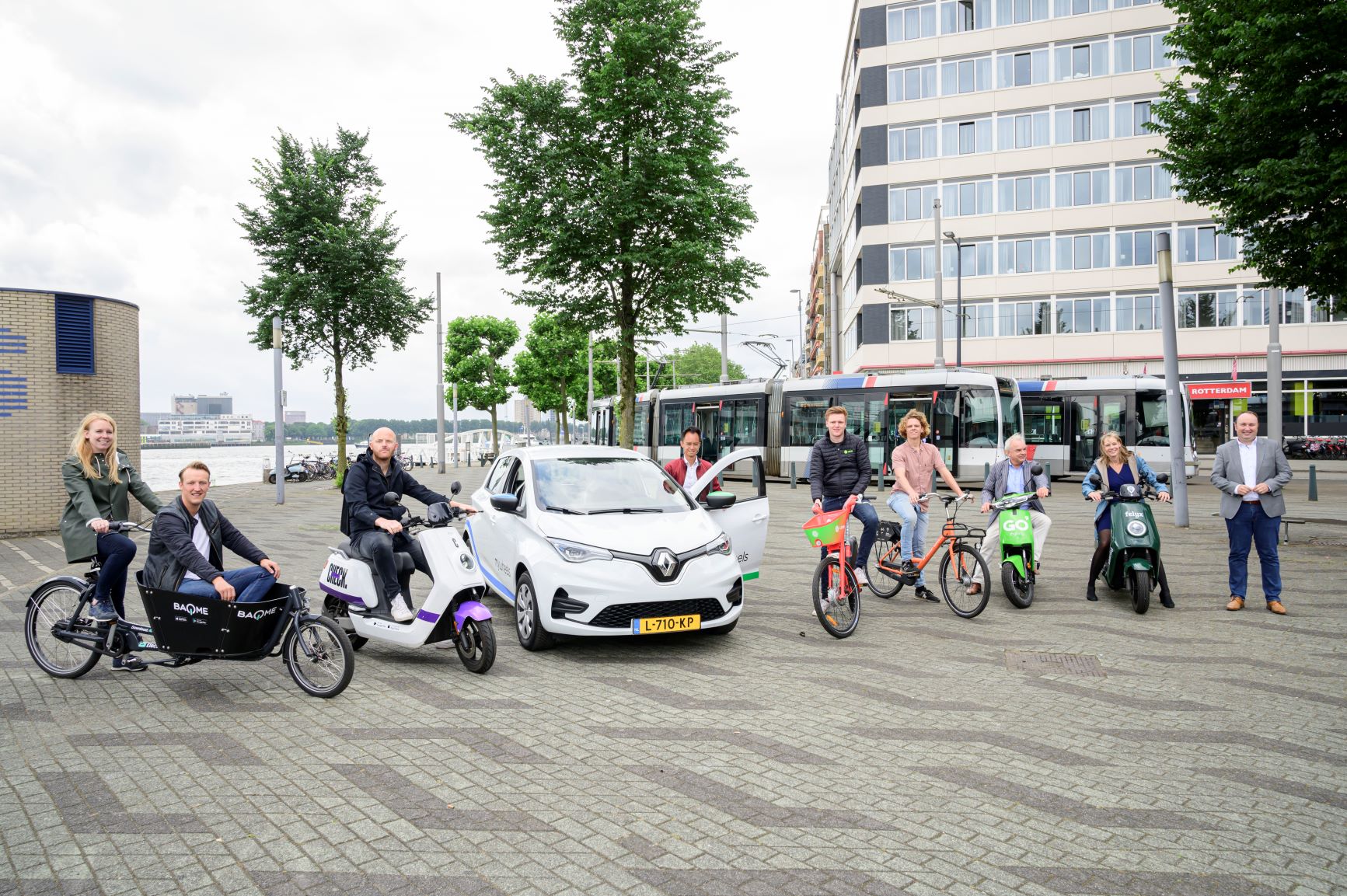 feit creatief zone Video: RET combineert metro, tram, deelauto en fiets in één app |  SpoorPro.nl