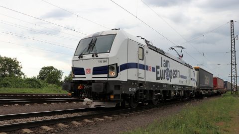 Siemens-Vectron-locomotive-of-DB-Cargo