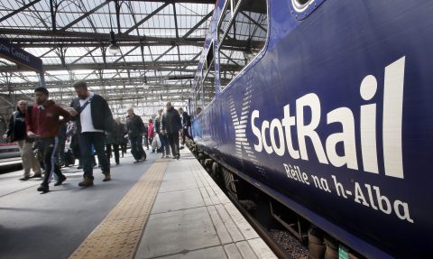 Een ScotRail-trein van Abellio op station Glasgow, foto: ANP