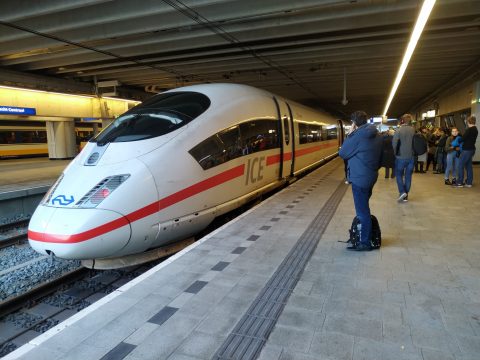 Een ICE-hogesnelheidstrein op Utrecht Centraal
