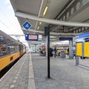 Een NS-trein op het station in Zwolle