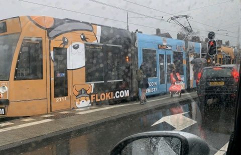 Crypto reclame op tram