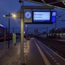 Treinverkeer valt uit door storm, station Tilburg