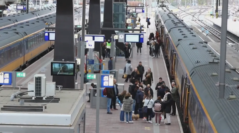 Reizigers gestrand op Rotterdam Centraal