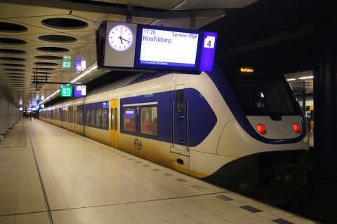 Sprinter op station Schiphol