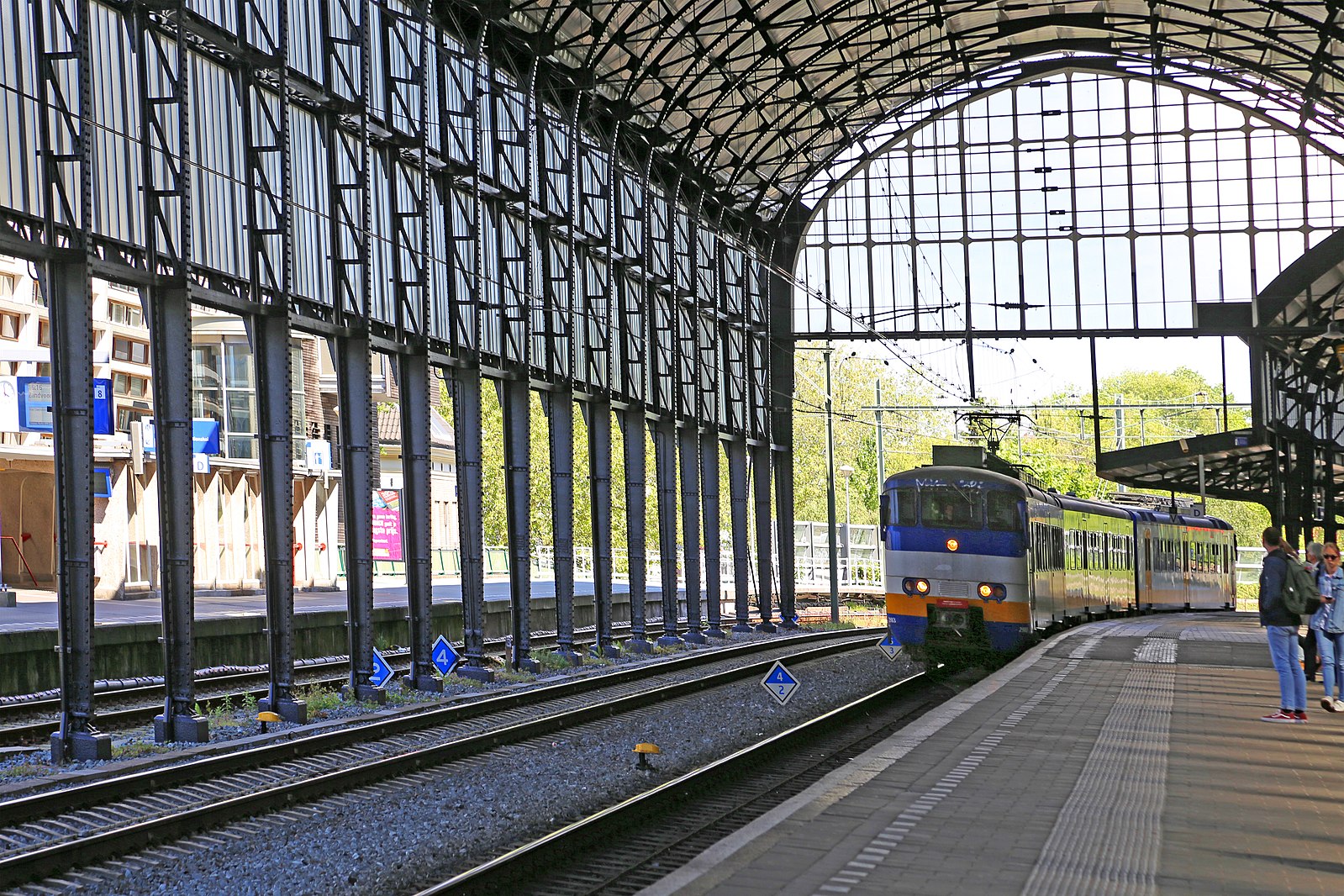 Vervanging van spoordelen tussen Haarlem en Leiden