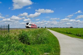 Spoorlijn tussen Leeuwarden en Sneek (tussen Boazum en Skearnegoutum)