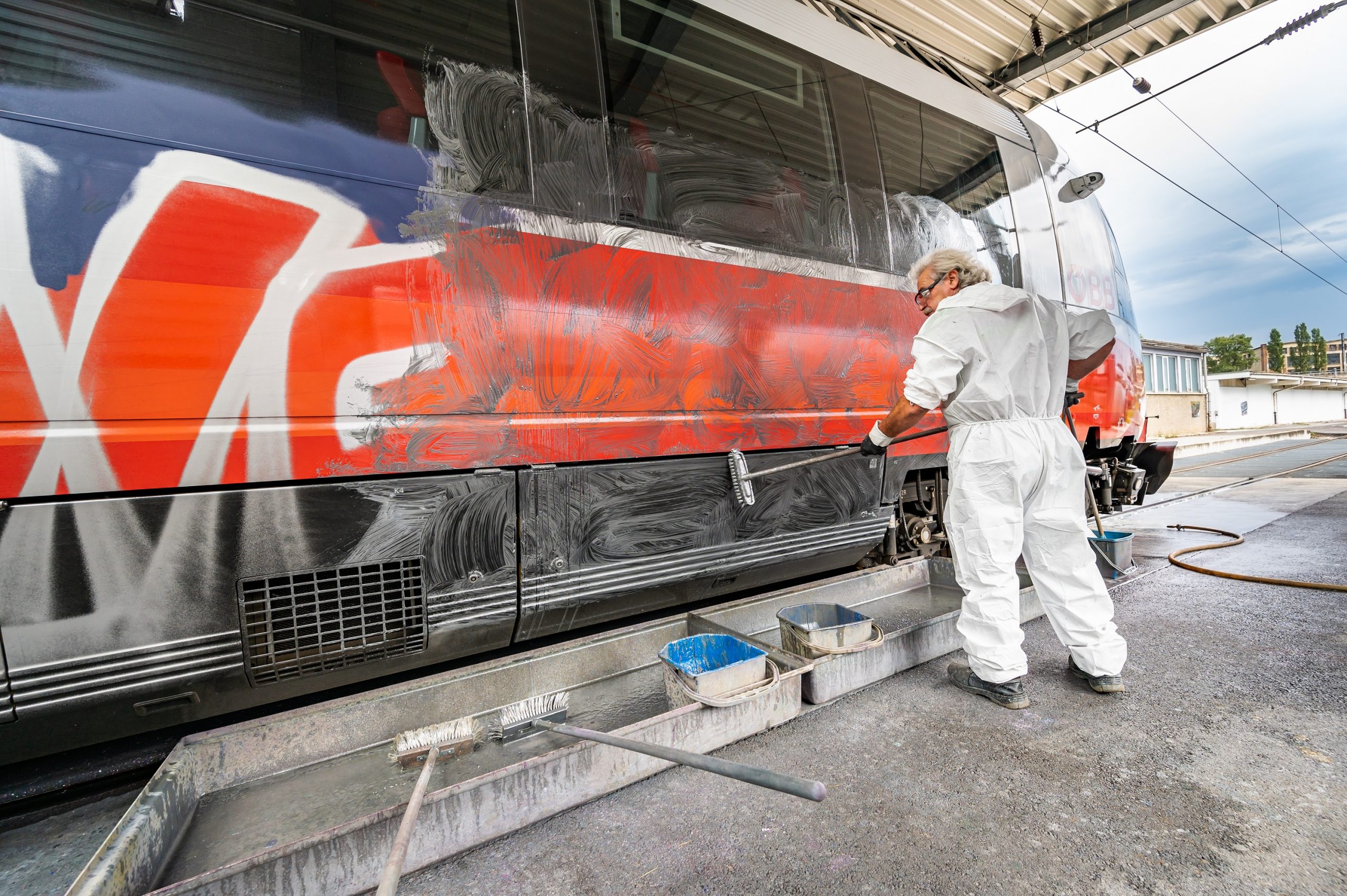 Graffiti op treinen blijft ook in Nederland miljoenenprobleem