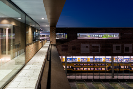 Station Breda bij nacht