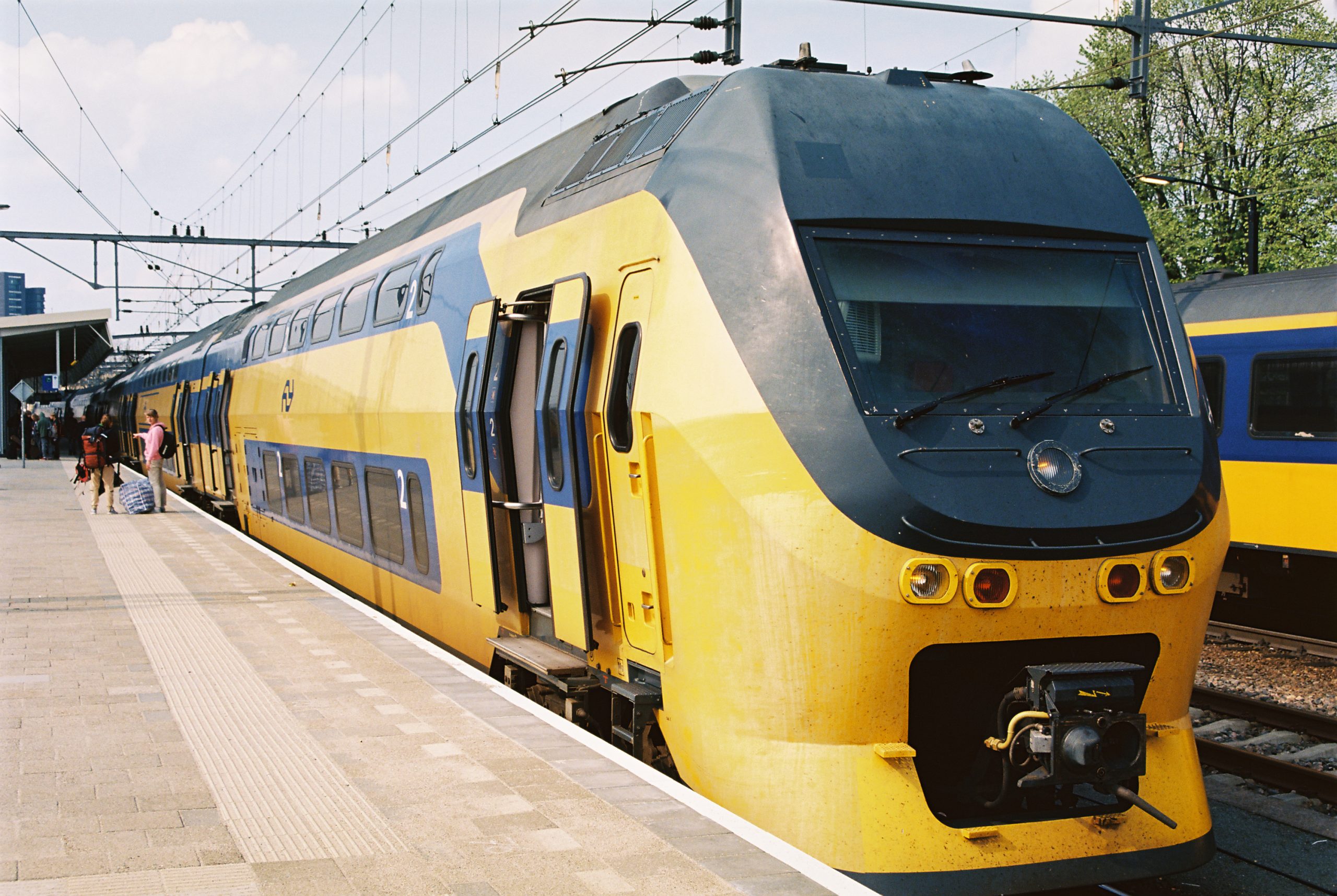 NS tekent contract met PZEM en Shell voor levering elektriciteit
treinen