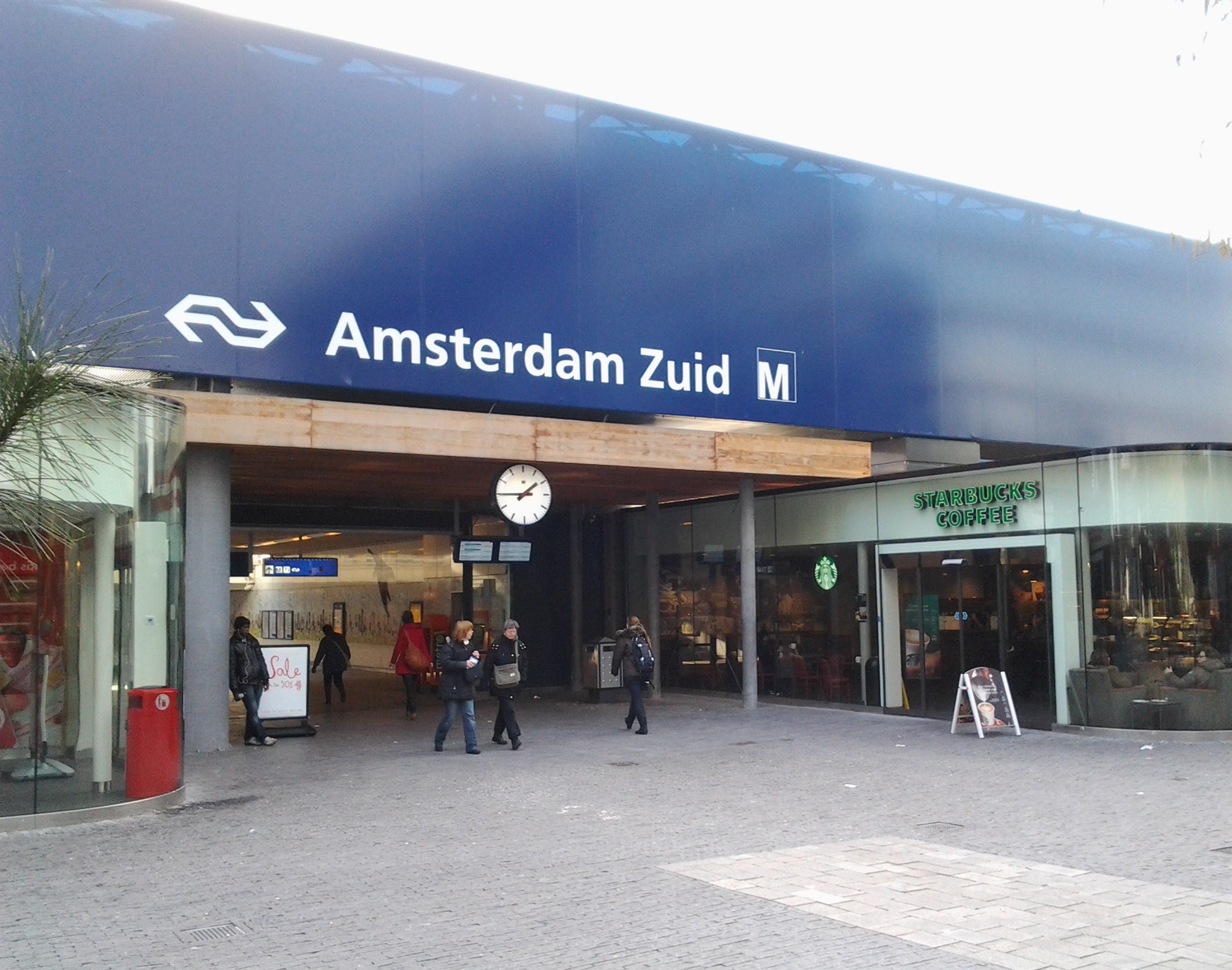 Twee weekenden beperkt metroverkeer en toegang station Amsterdam Zuid