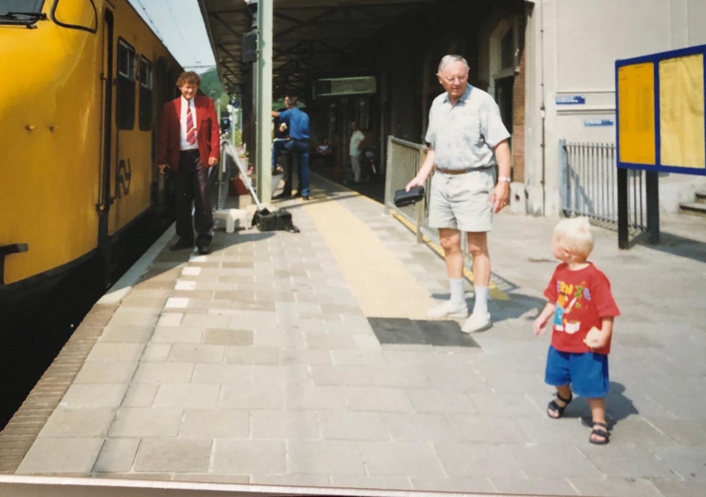SVO-rail met opa op station Baarn