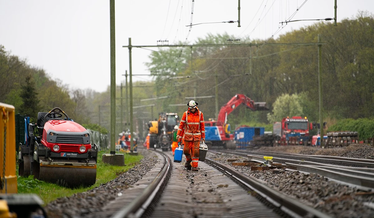 In beeld: spoor naar IJmuiden verwijderd in Santpoort